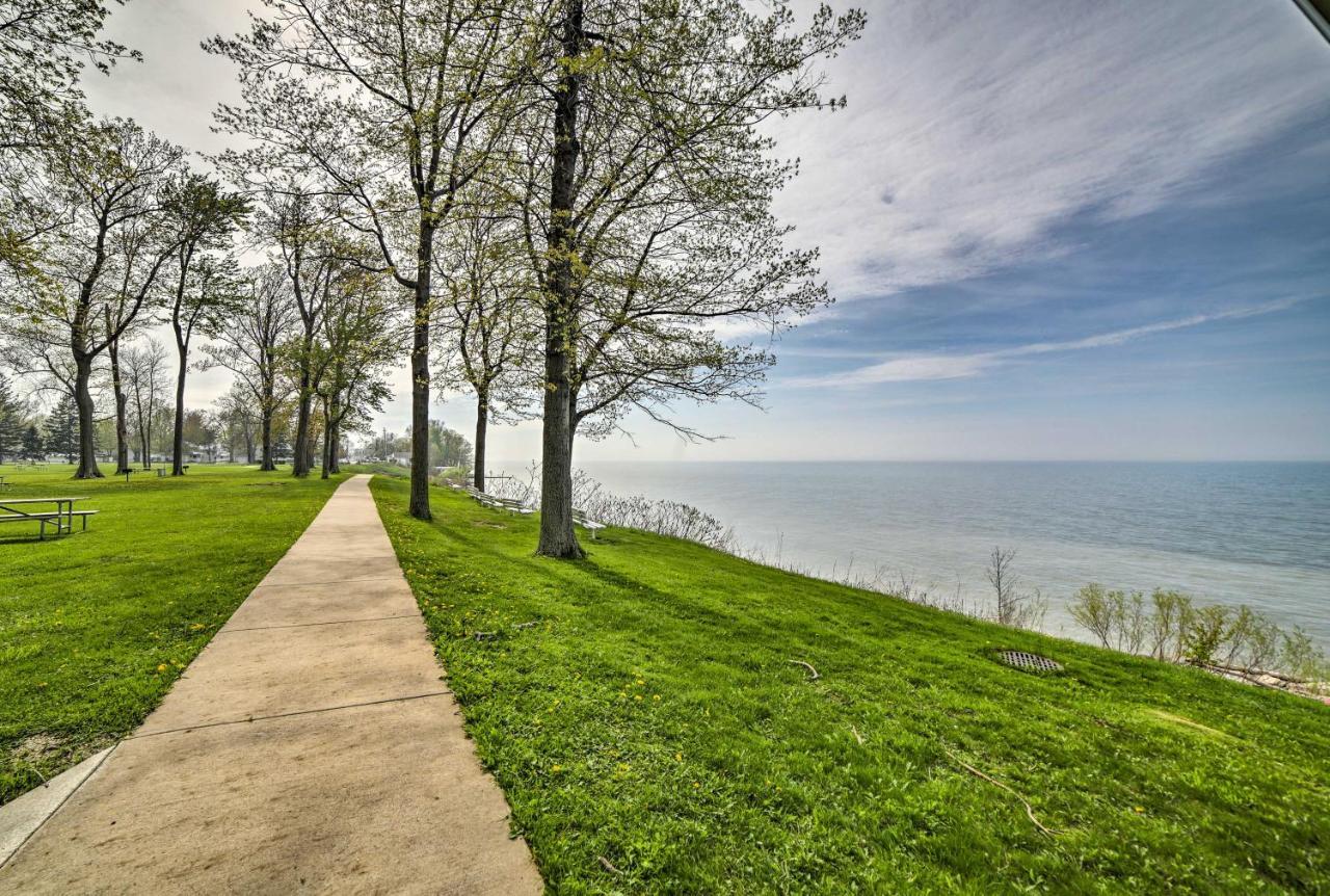 Geneva-On-The-Lake Cottage With Patio Walk To Shore Zewnętrze zdjęcie